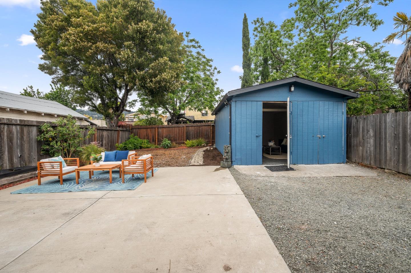 Detail Gallery Image 33 of 40 For 6900 Thornhill Dr, Oakland,  CA 94611 - 3 Beds | 3 Baths