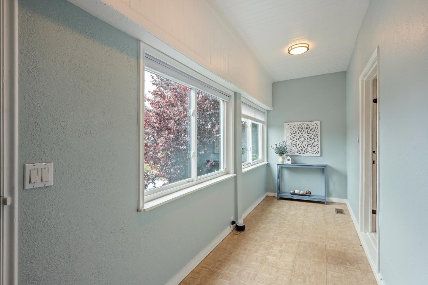 Detail Gallery Image 4 of 40 For 6900 Thornhill Dr, Oakland,  CA 94611 - 3 Beds | 3 Baths