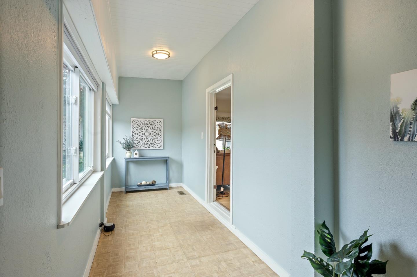 Detail Gallery Image 5 of 40 For 6900 Thornhill Dr, Oakland,  CA 94611 - 3 Beds | 3 Baths