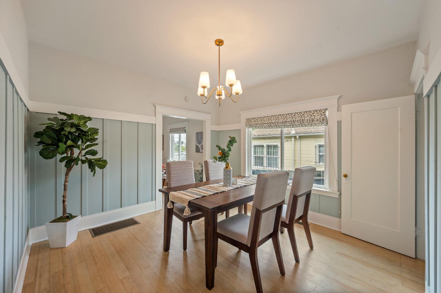 Detail Gallery Image 8 of 40 For 6900 Thornhill Dr, Oakland,  CA 94611 - 3 Beds | 3 Baths