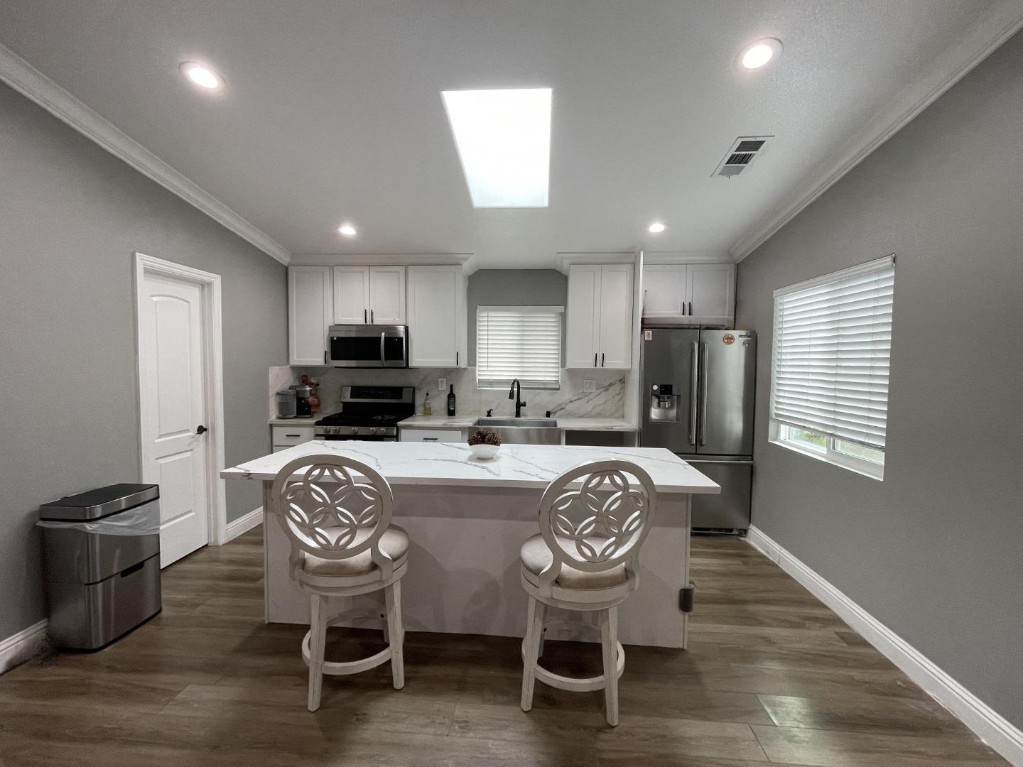 Detail Gallery Image 5 of 18 For 544 W 9th St, Stockton,  CA 95206 - 3 Beds | 2 Baths