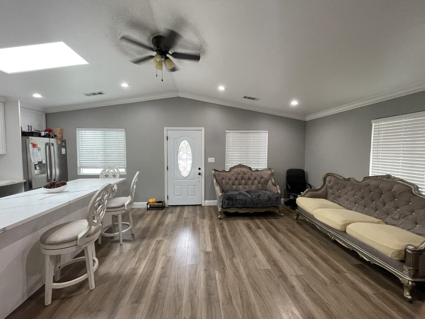 Detail Gallery Image 6 of 18 For 544 W 9th St, Stockton,  CA 95206 - 3 Beds | 2 Baths