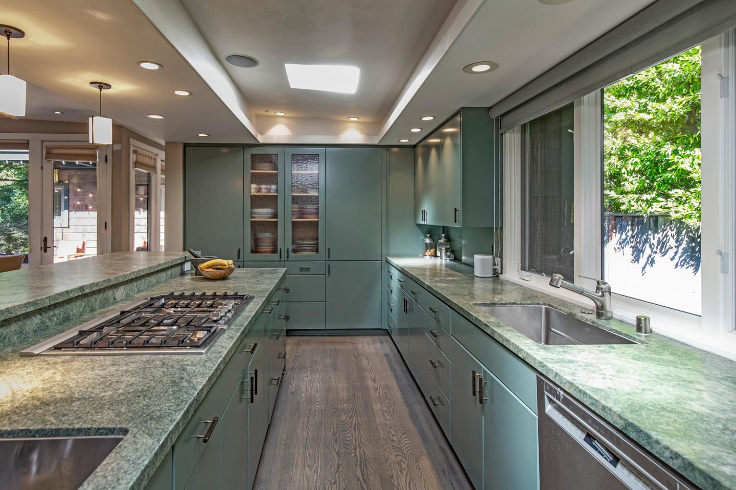 Detail Gallery Image 11 of 45 For 135 Wyndham Dr, Portola Valley,  CA 94028 - 4 Beds | 3/1 Baths