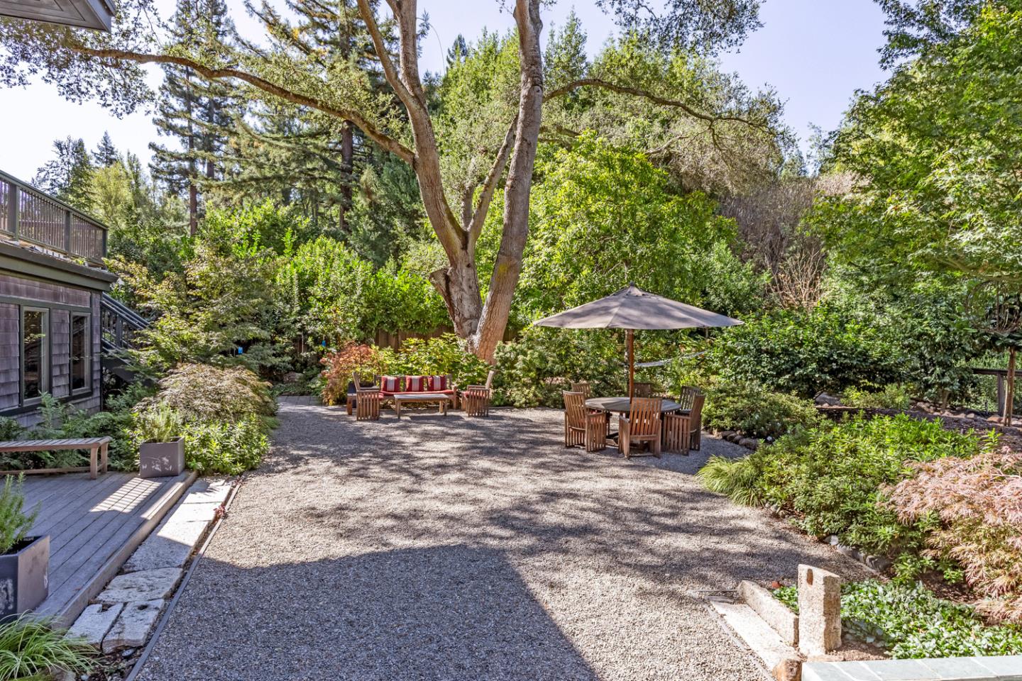 Detail Gallery Image 37 of 45 For 135 Wyndham Dr, Portola Valley,  CA 94028 - 4 Beds | 3/1 Baths