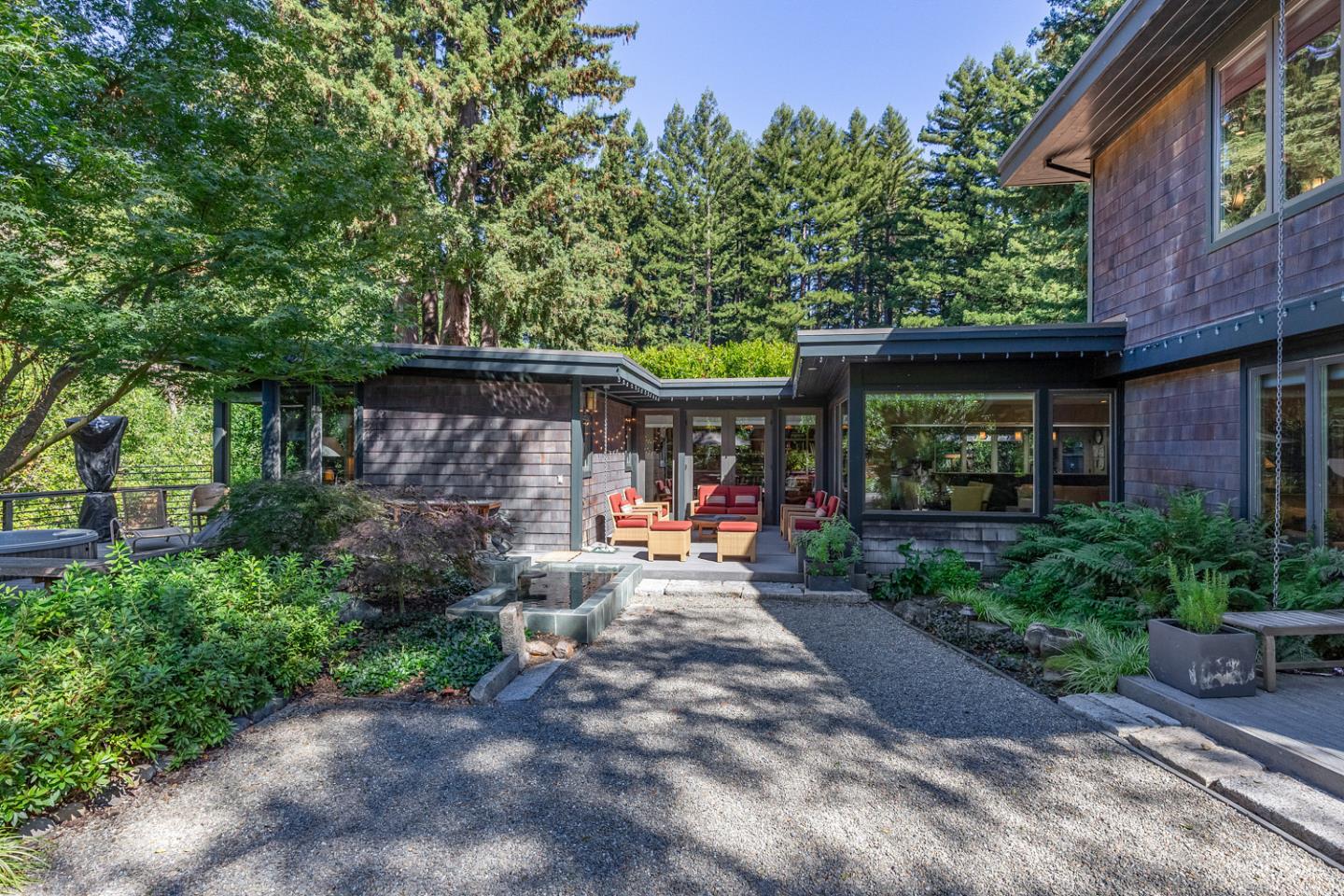 Detail Gallery Image 38 of 45 For 135 Wyndham Dr, Portola Valley,  CA 94028 - 4 Beds | 3/1 Baths