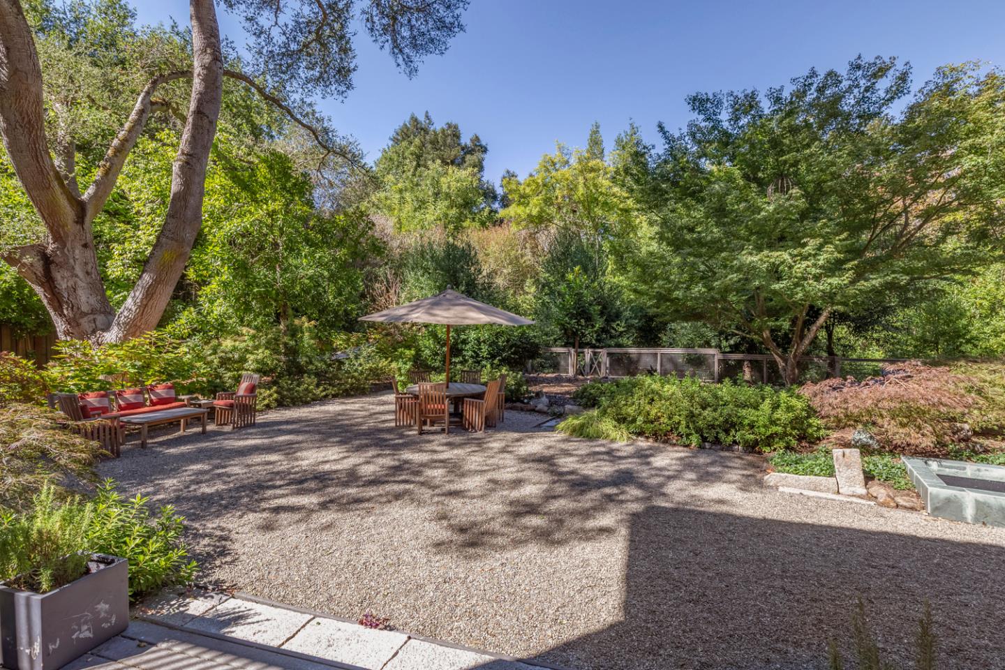 Detail Gallery Image 40 of 45 For 135 Wyndham Dr, Portola Valley,  CA 94028 - 4 Beds | 3/1 Baths