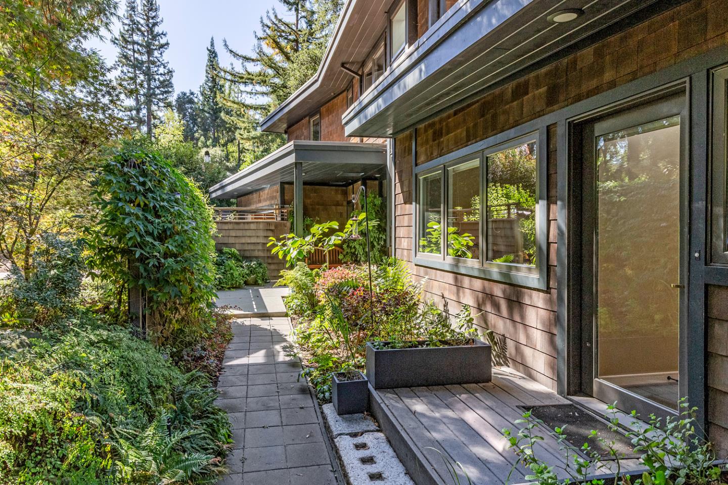 Detail Gallery Image 42 of 45 For 135 Wyndham Dr, Portola Valley,  CA 94028 - 4 Beds | 3/1 Baths