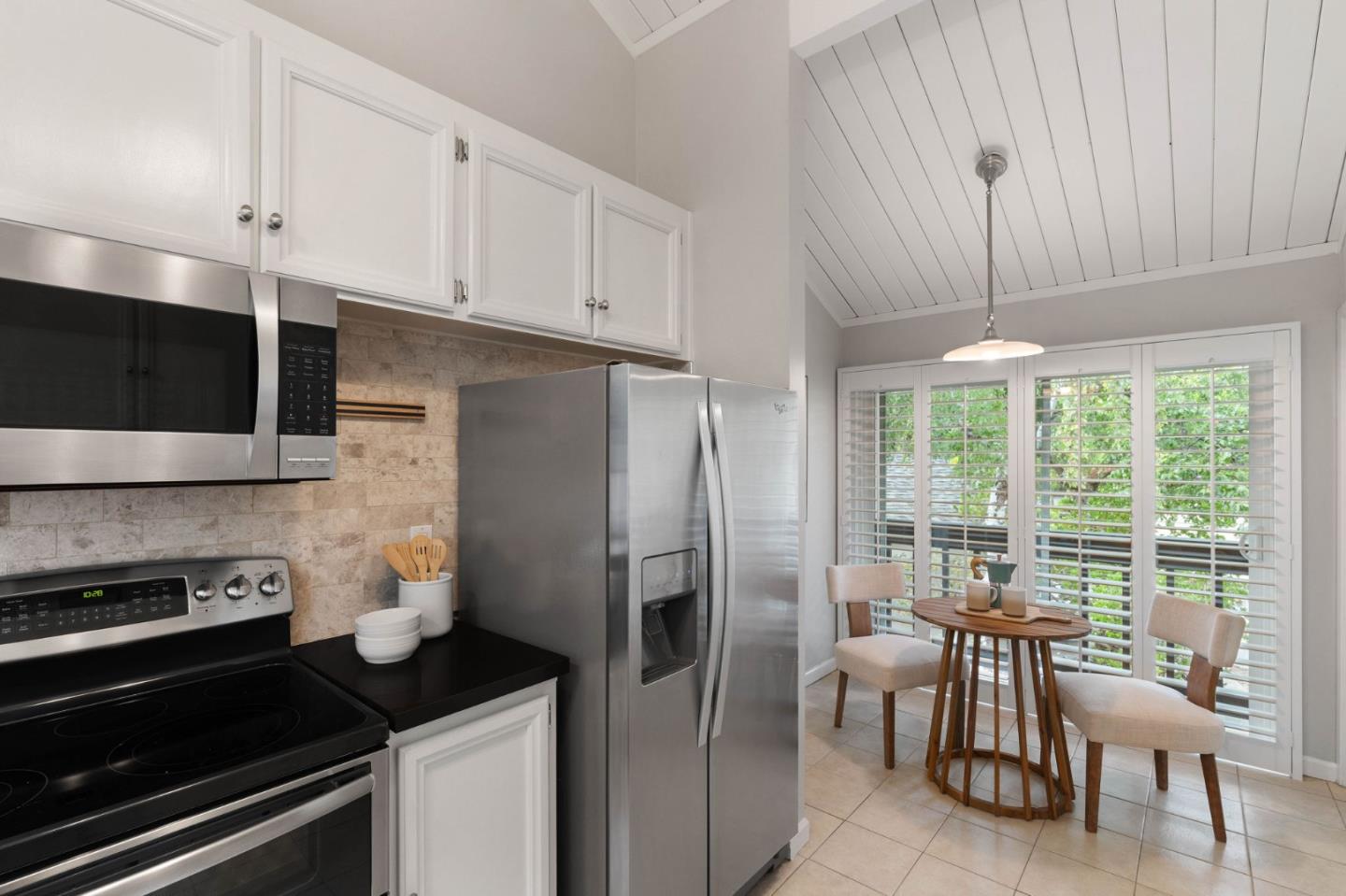 Detail Gallery Image 10 of 28 For 2371 Ticonderoga Dr, San Mateo,  CA 94402 - 2 Beds | 2/1 Baths