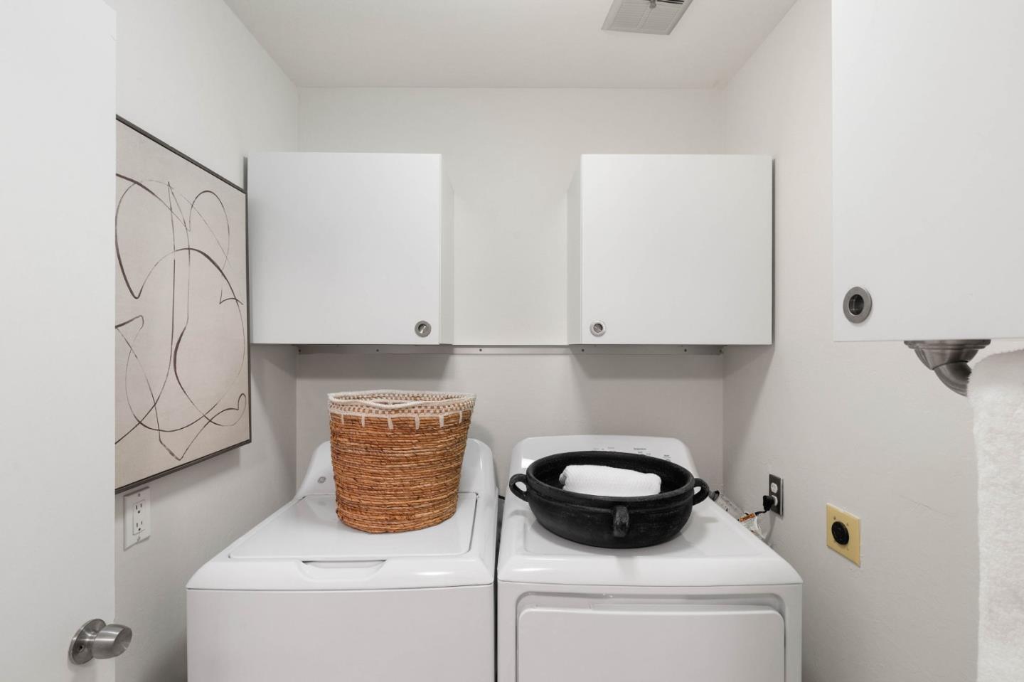 Detail Gallery Image 22 of 28 For 2371 Ticonderoga Dr, San Mateo,  CA 94402 - 2 Beds | 2/1 Baths