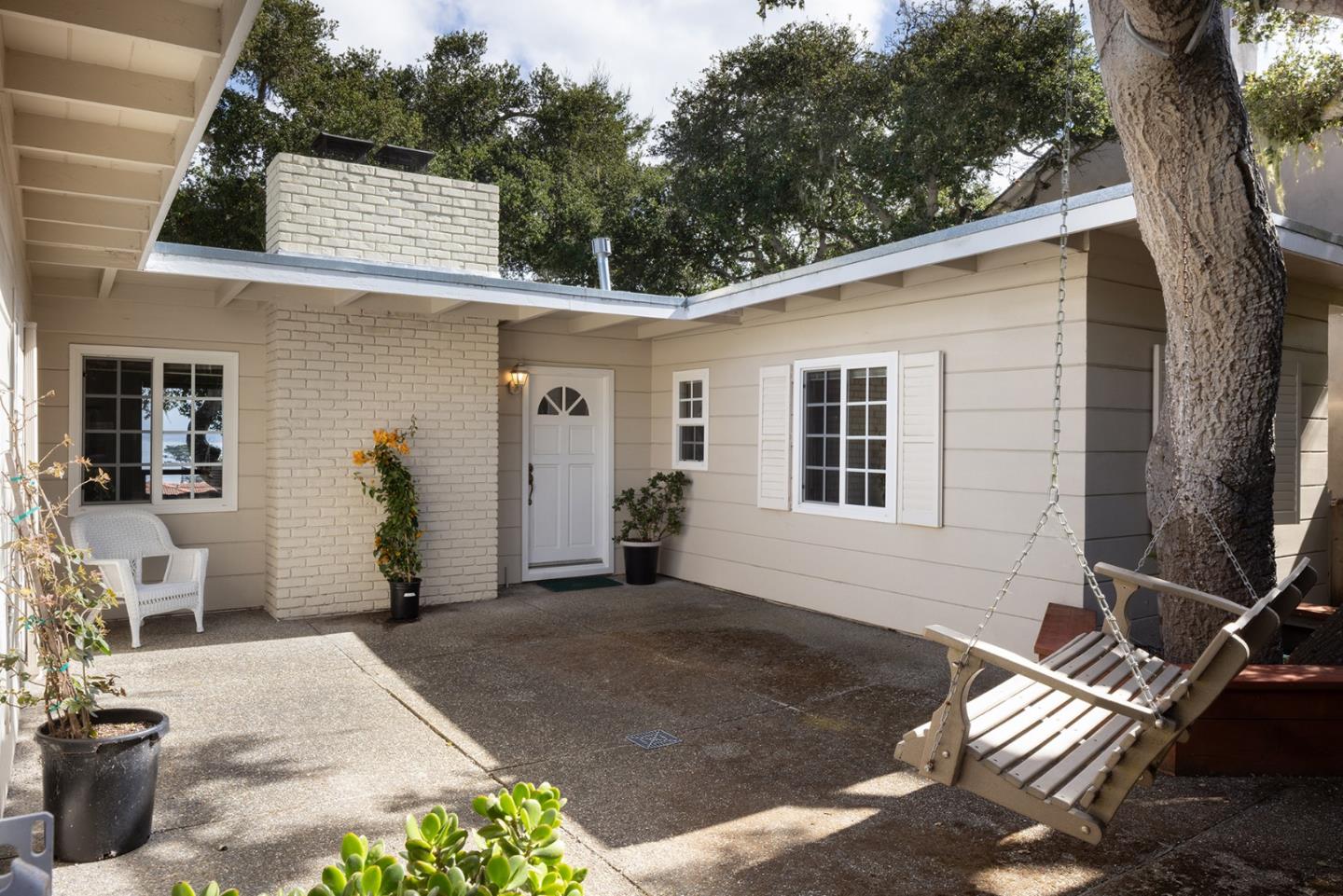 Detail Gallery Image 4 of 26 For 650 Grace St, Monterey,  CA 93940 - 3 Beds | 2 Baths