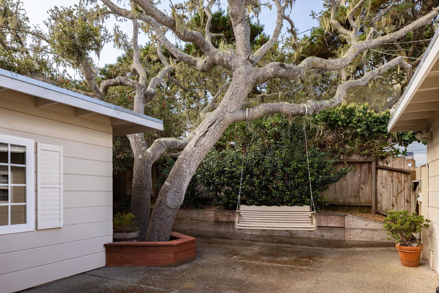 Detail Gallery Image 5 of 26 For 650 Grace St, Monterey,  CA 93940 - 3 Beds | 2 Baths