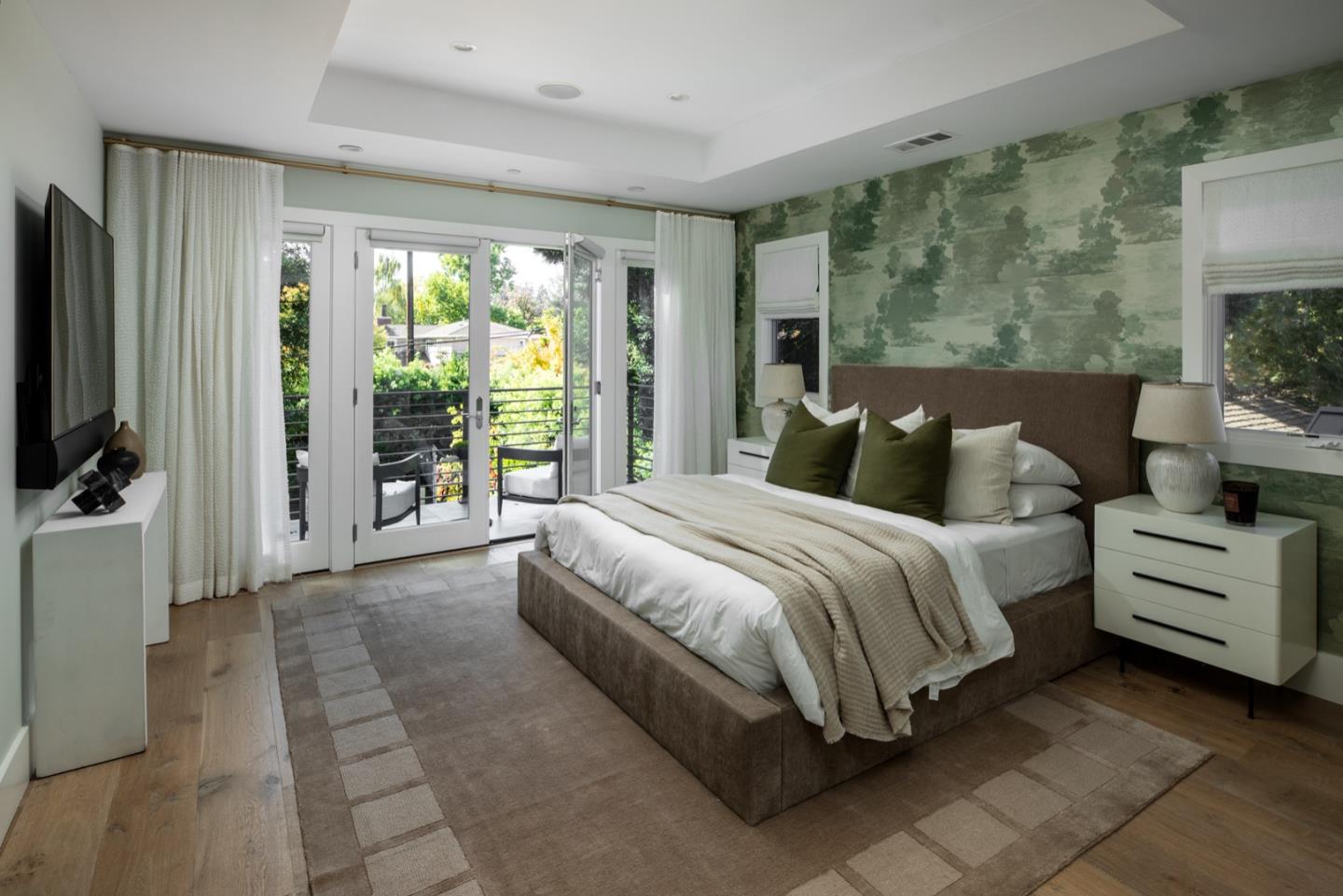 Detail Gallery Image 10 of 21 For 455 San Mateo Dr, Menlo Park,  CA 94025 - 5 Beds | 5/2 Baths