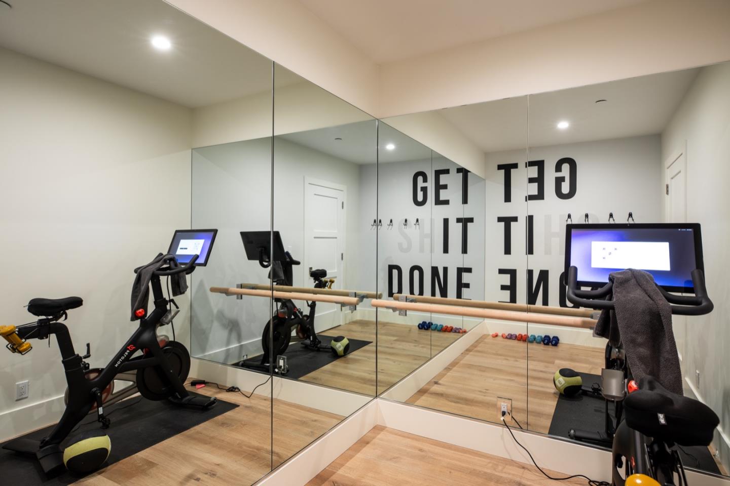 Detail Gallery Image 16 of 21 For 455 San Mateo Dr, Menlo Park,  CA 94025 - 5 Beds | 5/2 Baths