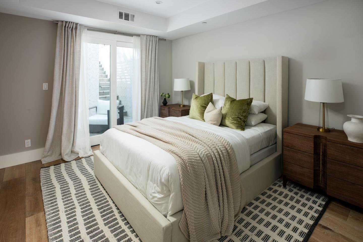 Detail Gallery Image 17 of 21 For 455 San Mateo Dr, Menlo Park,  CA 94025 - 5 Beds | 5/2 Baths