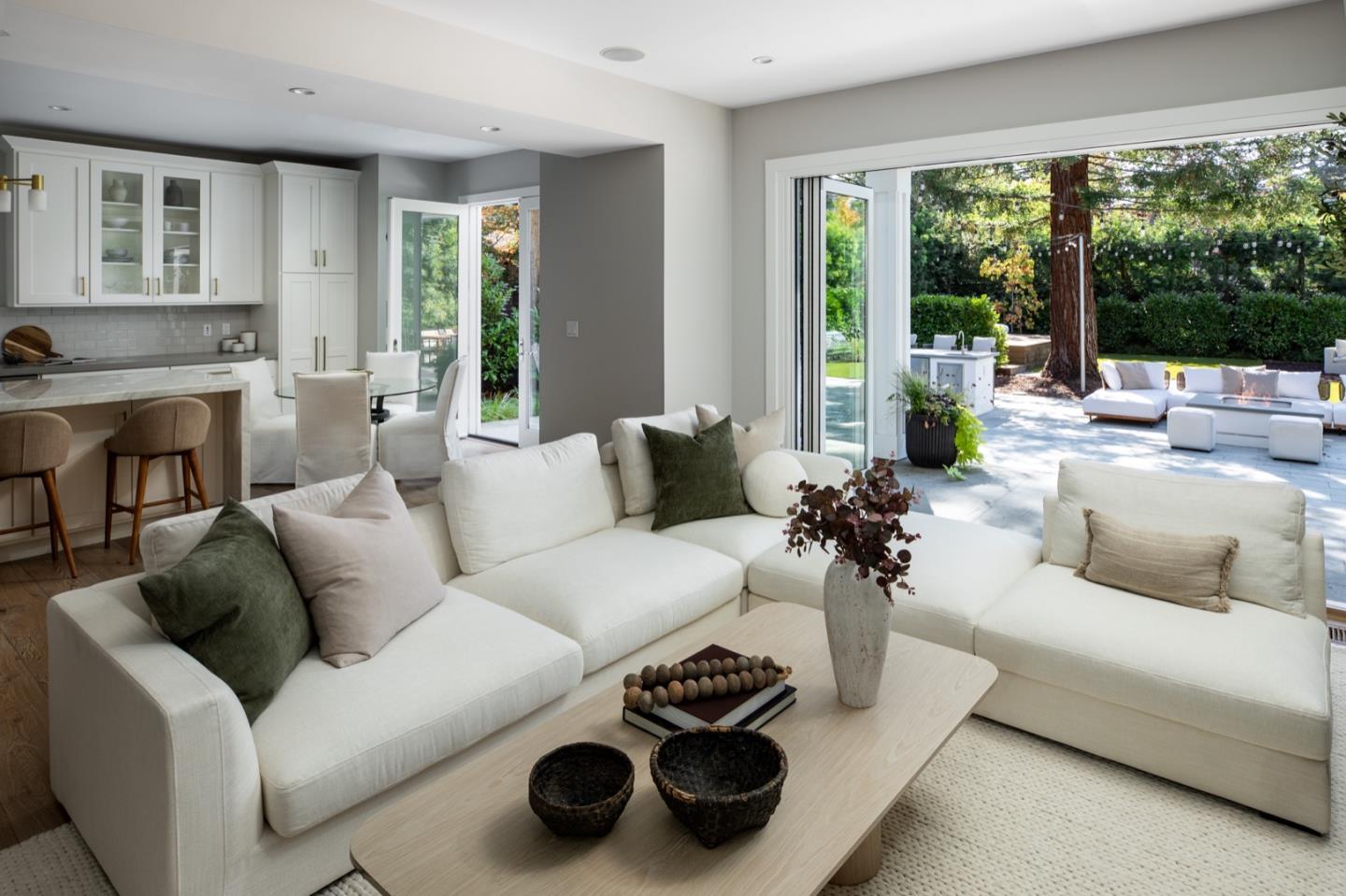 Detail Gallery Image 4 of 21 For 455 San Mateo Dr, Menlo Park,  CA 94025 - 5 Beds | 5/2 Baths