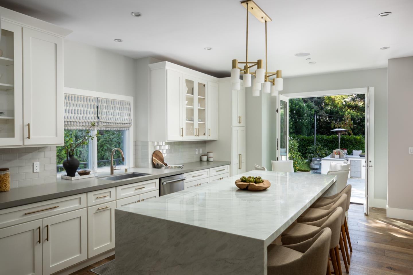 Detail Gallery Image 5 of 21 For 455 San Mateo Dr, Menlo Park,  CA 94025 - 5 Beds | 5/2 Baths