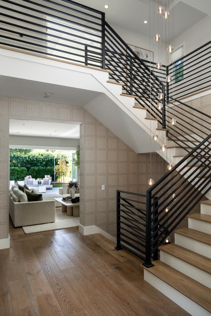 Detail Gallery Image 8 of 21 For 455 San Mateo Dr, Menlo Park,  CA 94025 - 5 Beds | 5/2 Baths