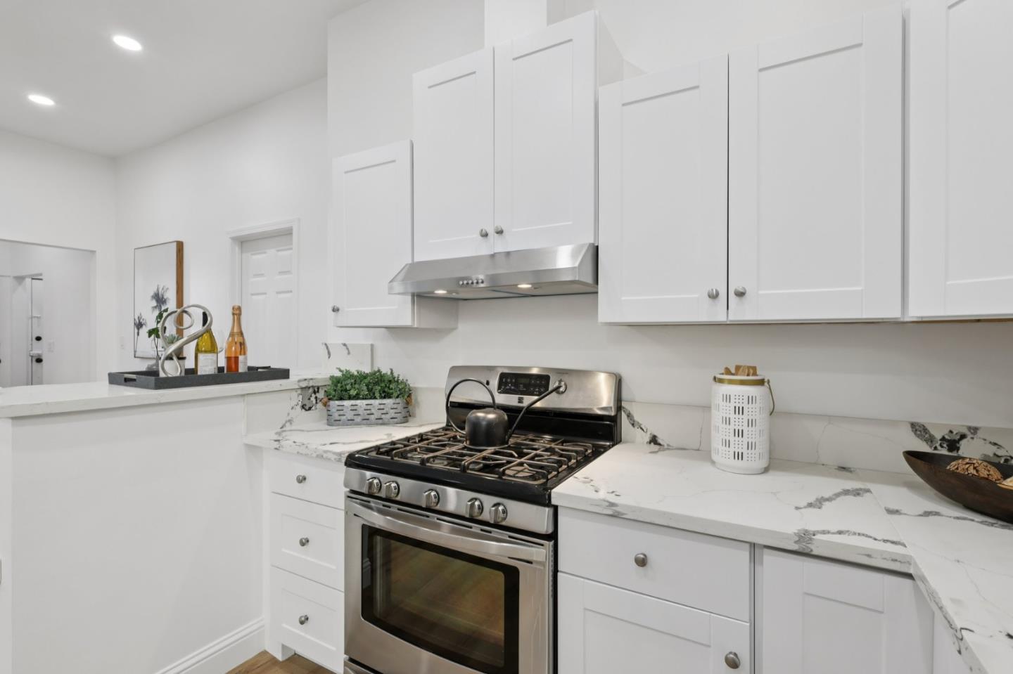 Detail Gallery Image 12 of 46 For 527 Faxon Ave, San Francisco,  CA 94112 - 4 Beds | 2/1 Baths