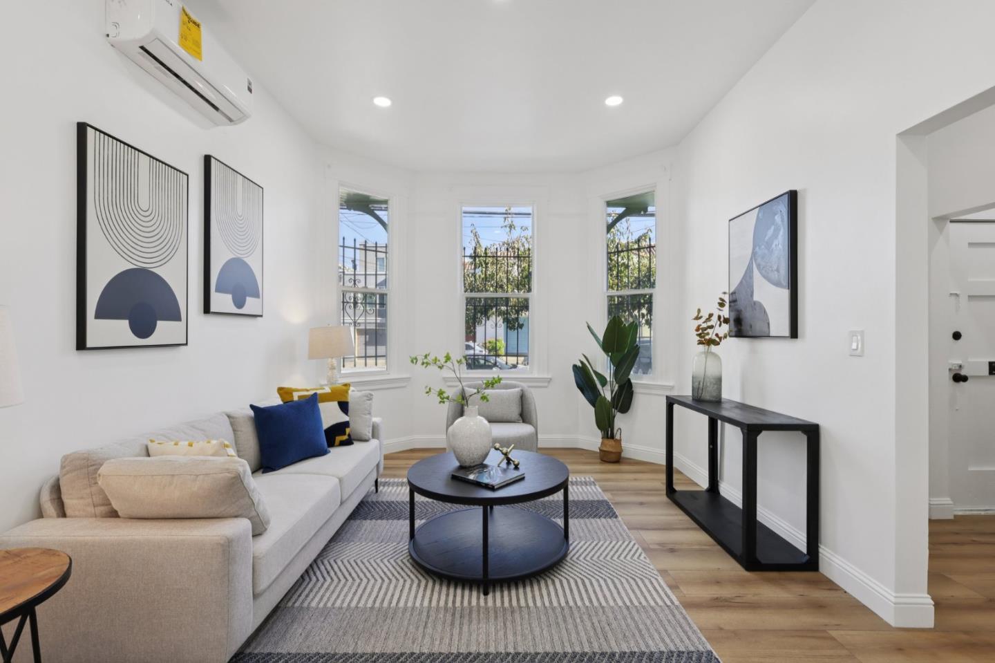 Detail Gallery Image 2 of 46 For 527 Faxon Ave, San Francisco,  CA 94112 - 4 Beds | 2/1 Baths