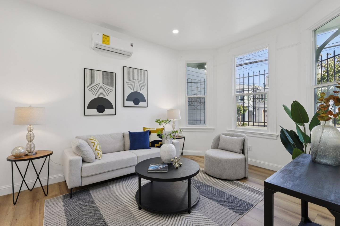 Detail Gallery Image 3 of 46 For 527 Faxon Ave, San Francisco,  CA 94112 - 4 Beds | 2/1 Baths