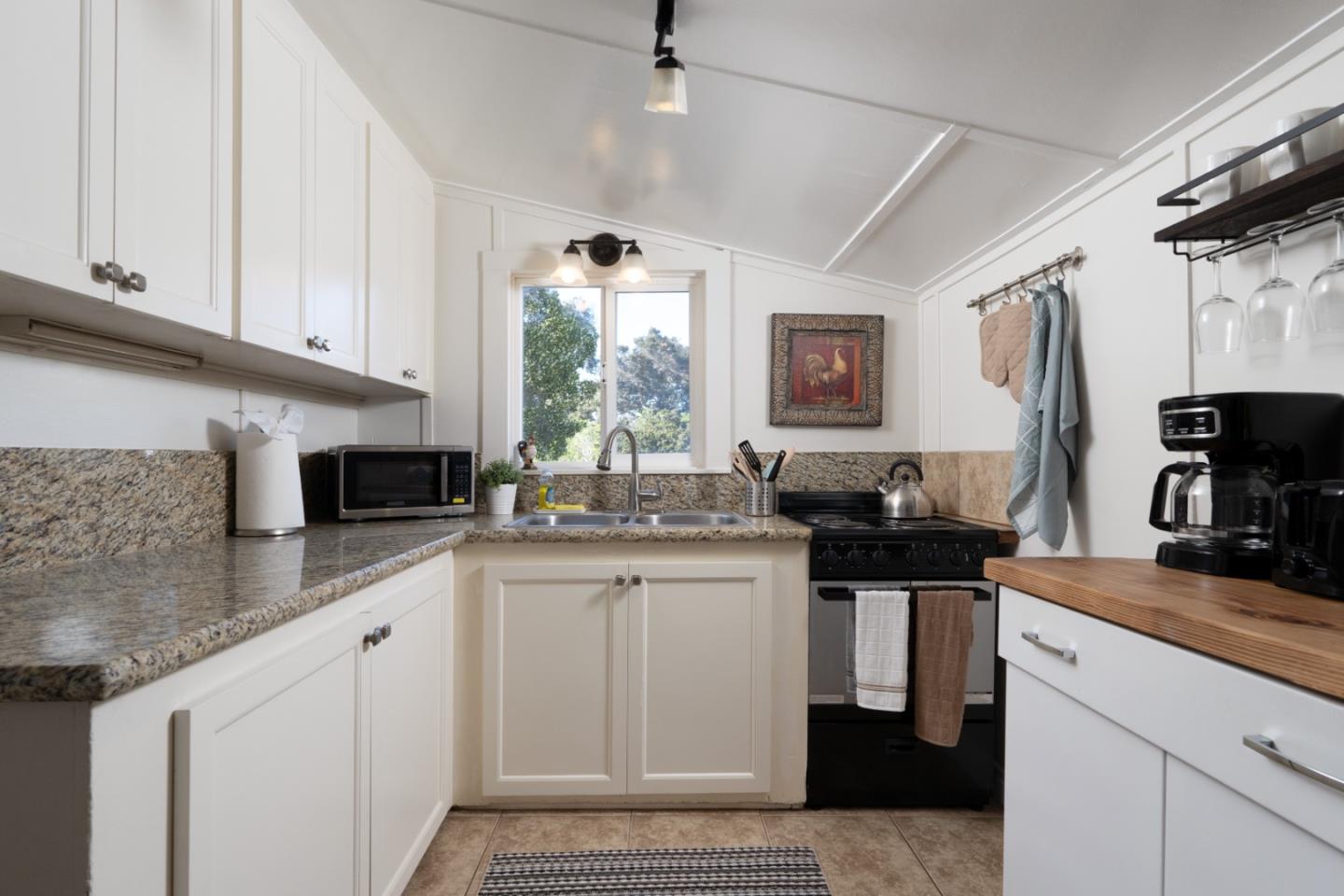 Detail Gallery Image 5 of 26 For 273 W Carmel Valley Rd, Carmel Valley,  CA 93924 - – Beds | – Baths