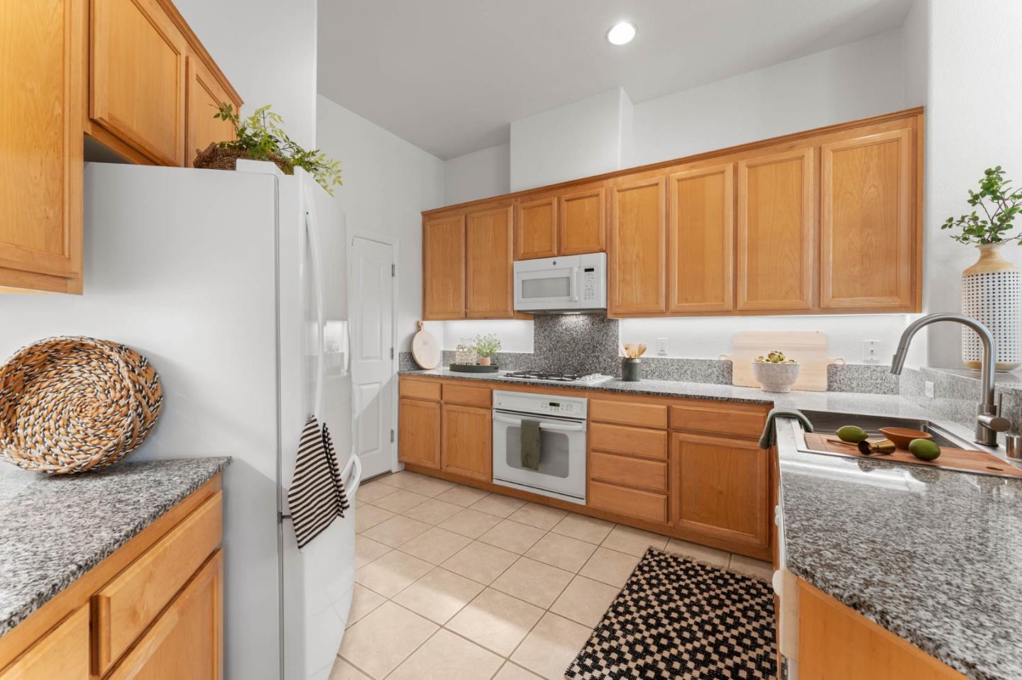 Detail Gallery Image 15 of 34 For 108 Kent Ct, Scotts Valley,  CA 95066 - 3 Beds | 2/1 Baths