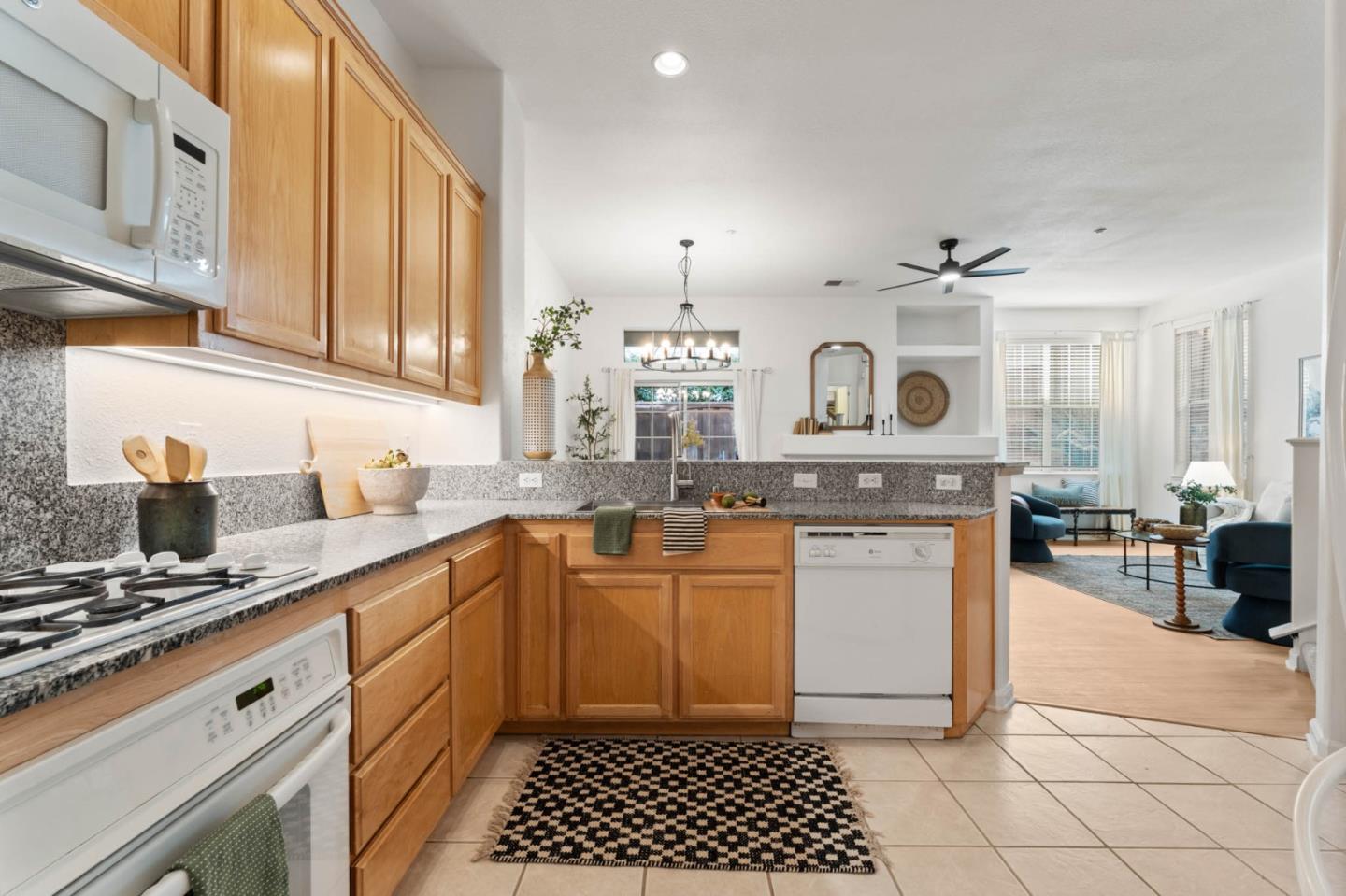 Detail Gallery Image 17 of 34 For 108 Kent Ct, Scotts Valley,  CA 95066 - 3 Beds | 2/1 Baths