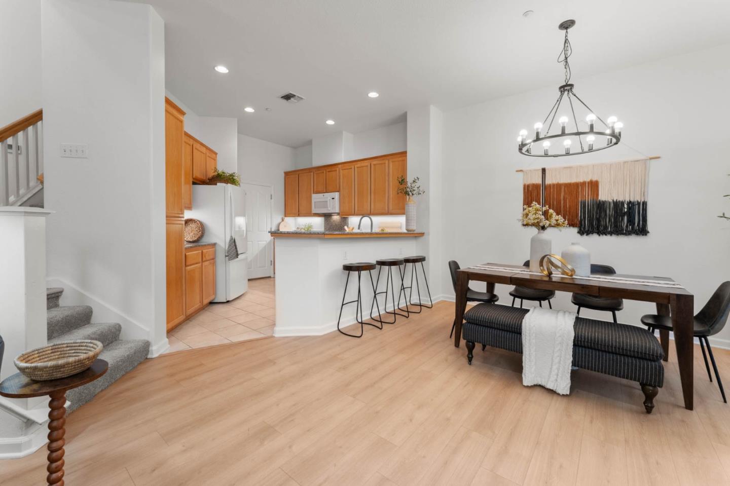 Detail Gallery Image 9 of 34 For 108 Kent Ct, Scotts Valley,  CA 95066 - 3 Beds | 2/1 Baths