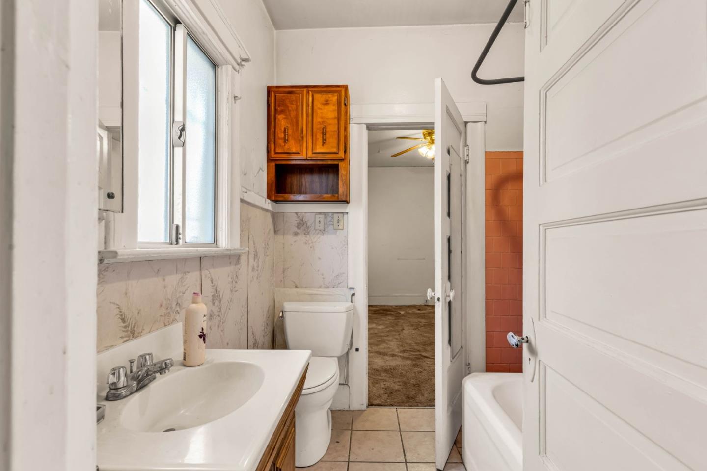 Detail Gallery Image 14 of 54 For 852 58th St, Oakland,  CA 94608 - – Beds | – Baths