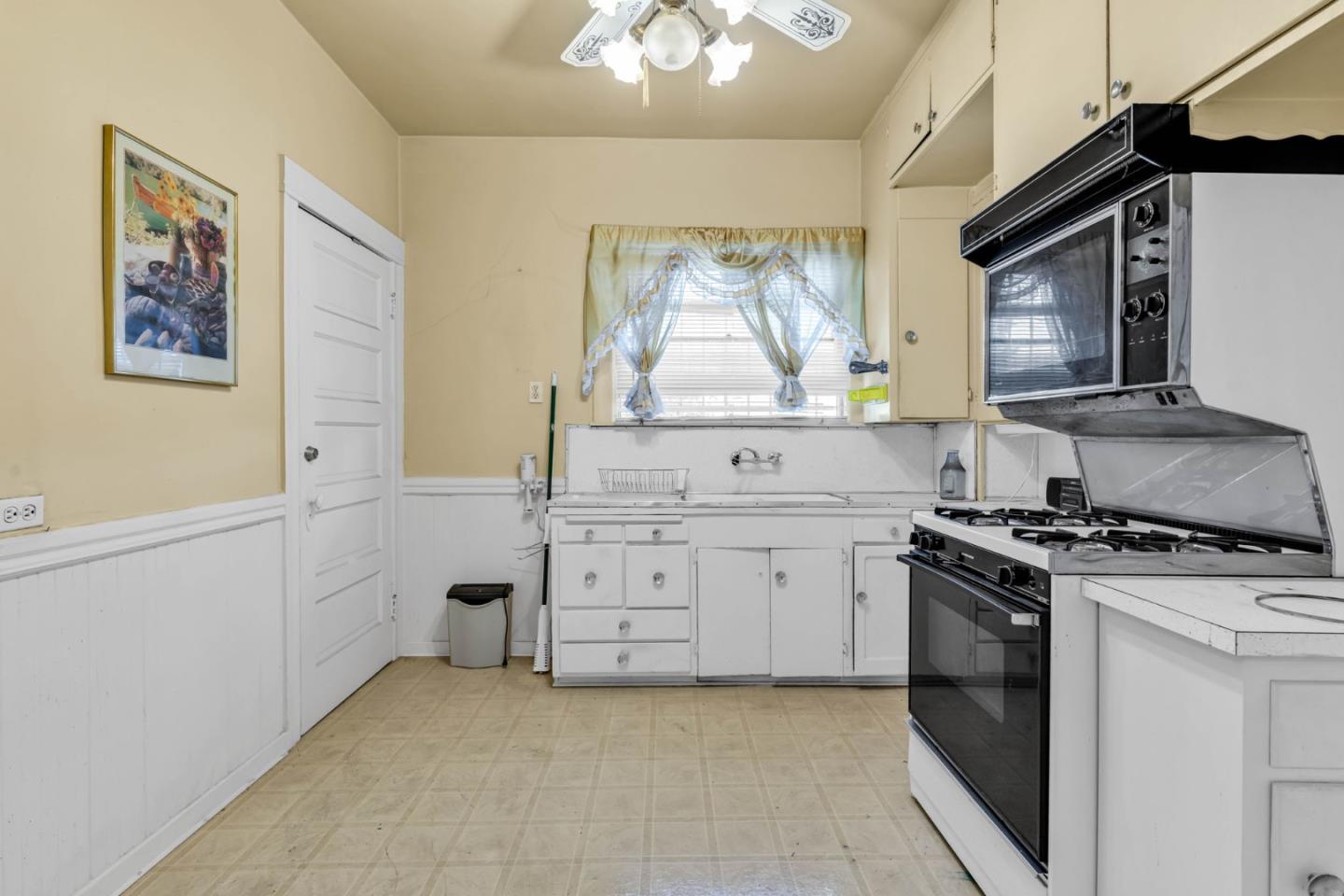 Detail Gallery Image 17 of 54 For 852 58th St, Oakland,  CA 94608 - – Beds | – Baths