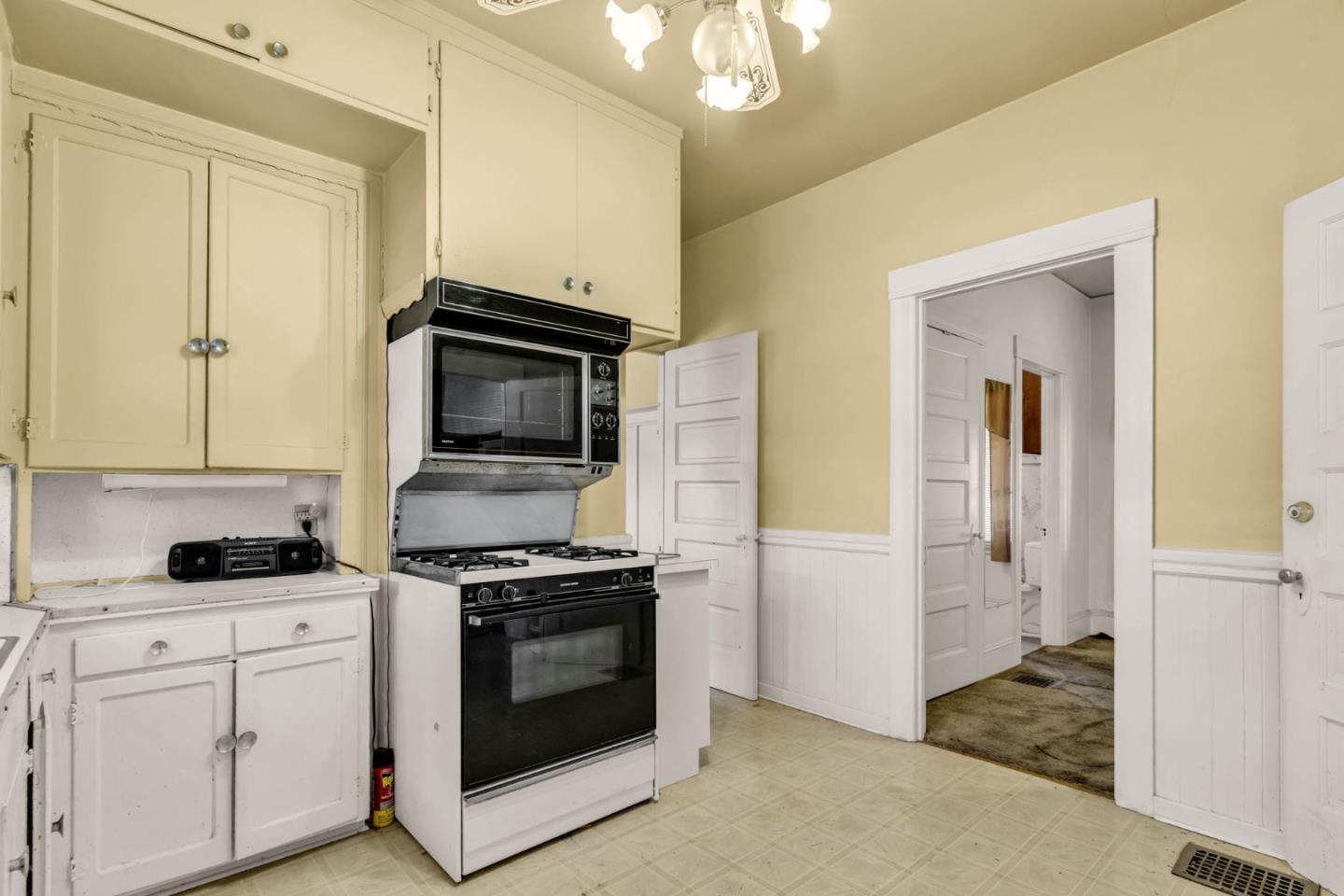 Detail Gallery Image 19 of 54 For 852 58th St, Oakland,  CA 94608 - – Beds | – Baths