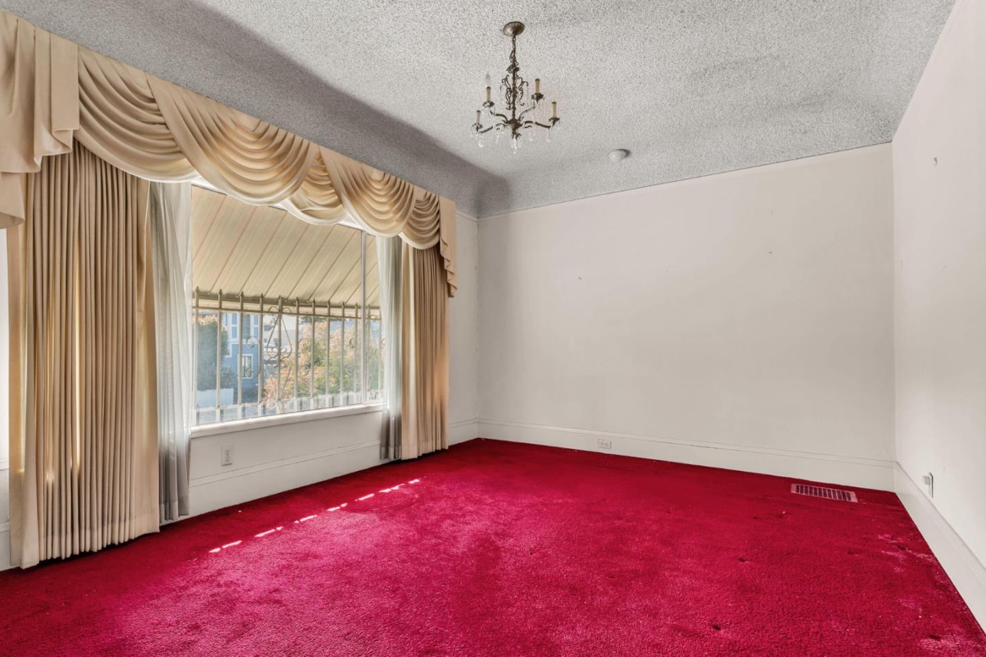 Detail Gallery Image 5 of 54 For 852 58th St, Oakland,  CA 94608 - – Beds | – Baths