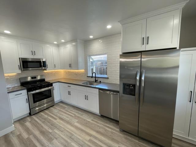 Detail Gallery Image 7 of 20 For 427 Samson St a,  Redwood City,  CA 94063 - 2 Beds | 2 Baths