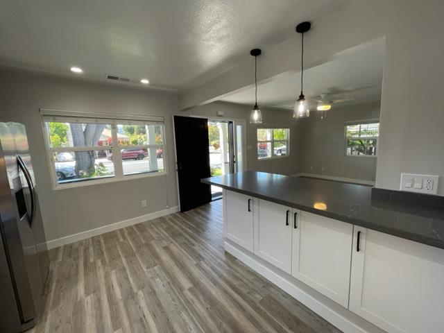 Detail Gallery Image 8 of 20 For 427 Samson St a,  Redwood City,  CA 94063 - 2 Beds | 2 Baths