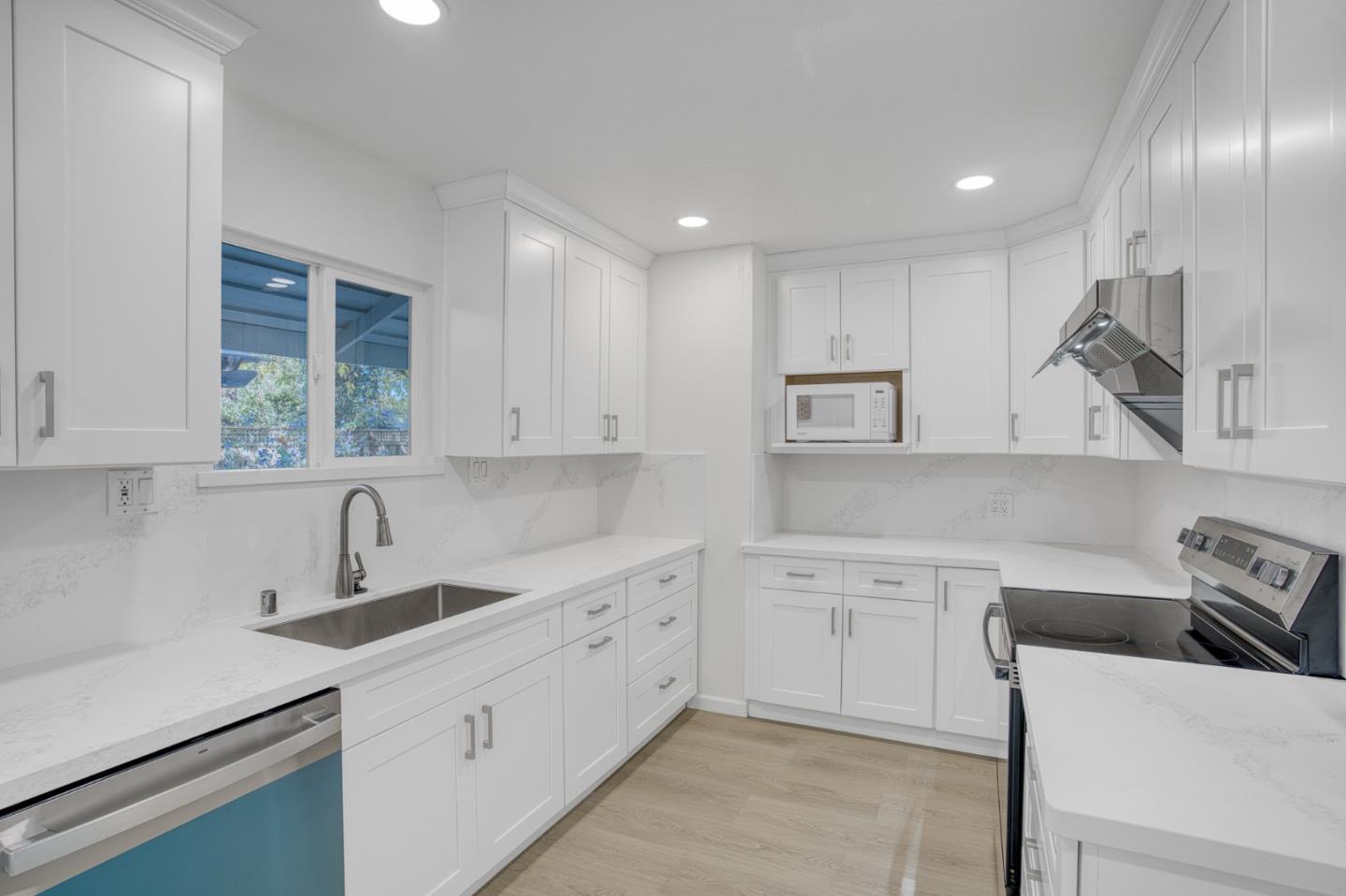 Detail Gallery Image 23 of 94 For 15965 Blossom Hill Rd, Los Gatos,  CA 95032 - 3 Beds | 2 Baths