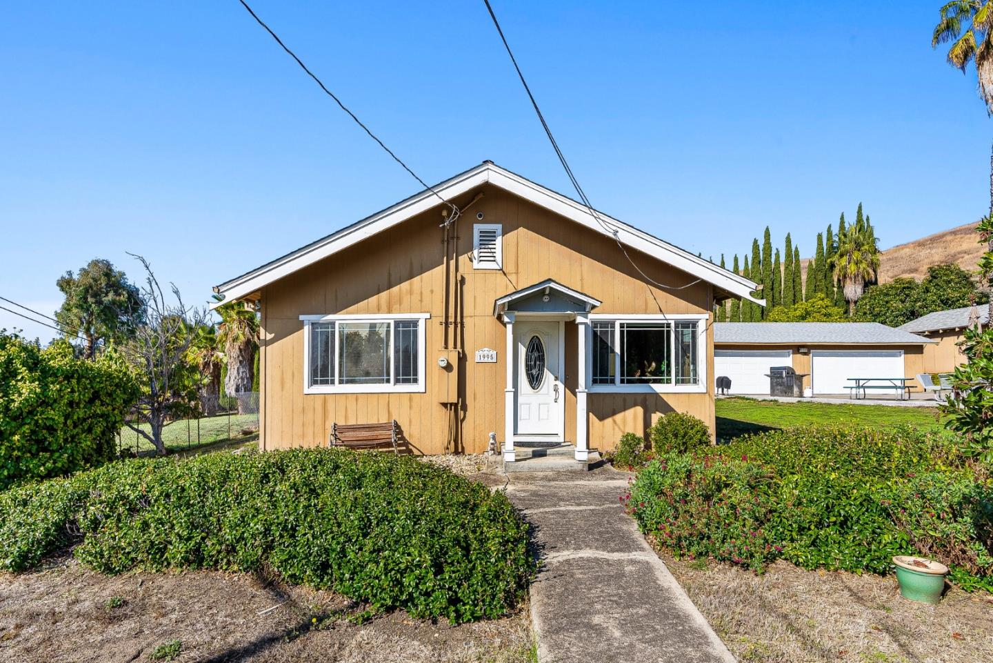 Detail Gallery Image 11 of 53 For 1995 Old Calaveras Rd, Milpitas,  CA 95035 - 3 Beds | 2 Baths