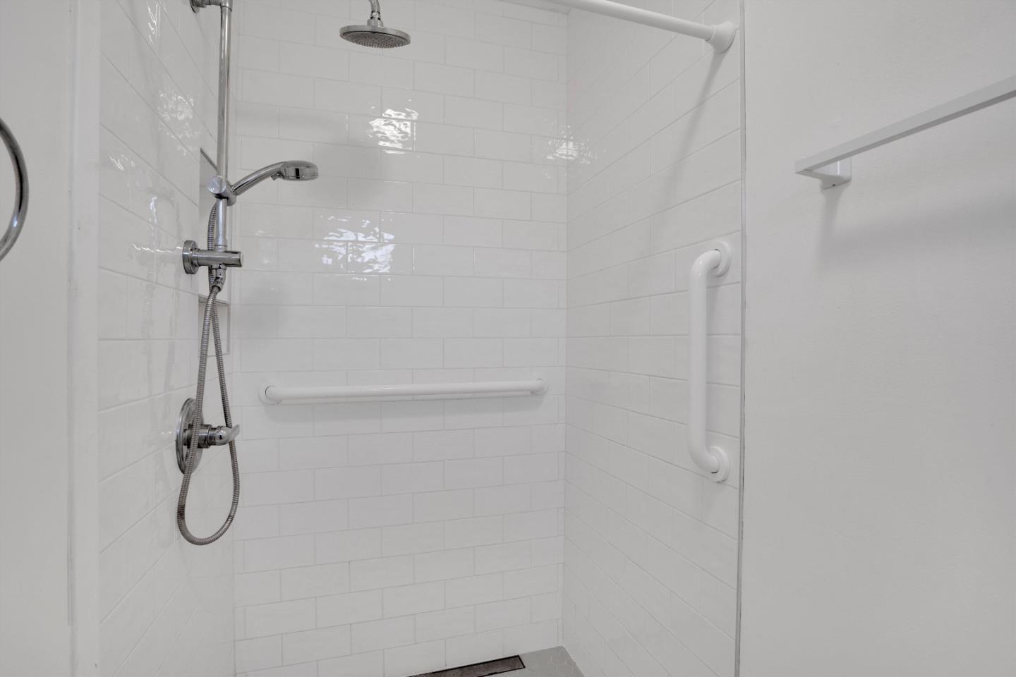 Detail Gallery Image 15 of 33 For 239 Sierra Ct, Martinez,  CA 94553 - 4 Beds | 2/1 Baths