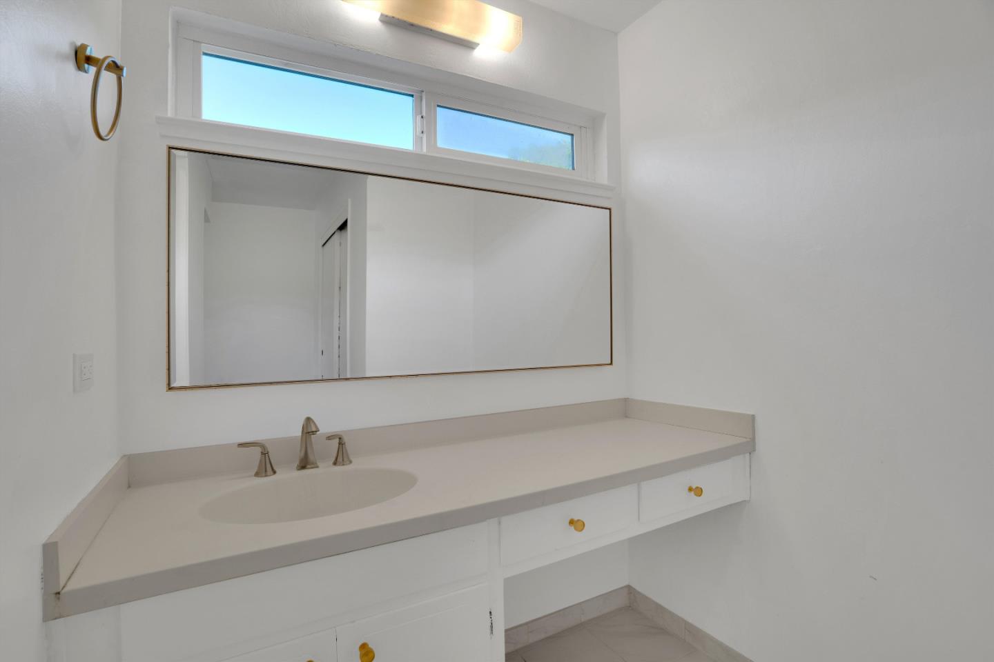 Detail Gallery Image 16 of 33 For 239 Sierra Ct, Martinez,  CA 94553 - 4 Beds | 2/1 Baths