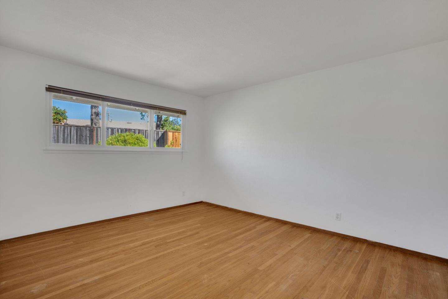 Detail Gallery Image 23 of 33 For 239 Sierra Ct, Martinez,  CA 94553 - 4 Beds | 2/1 Baths