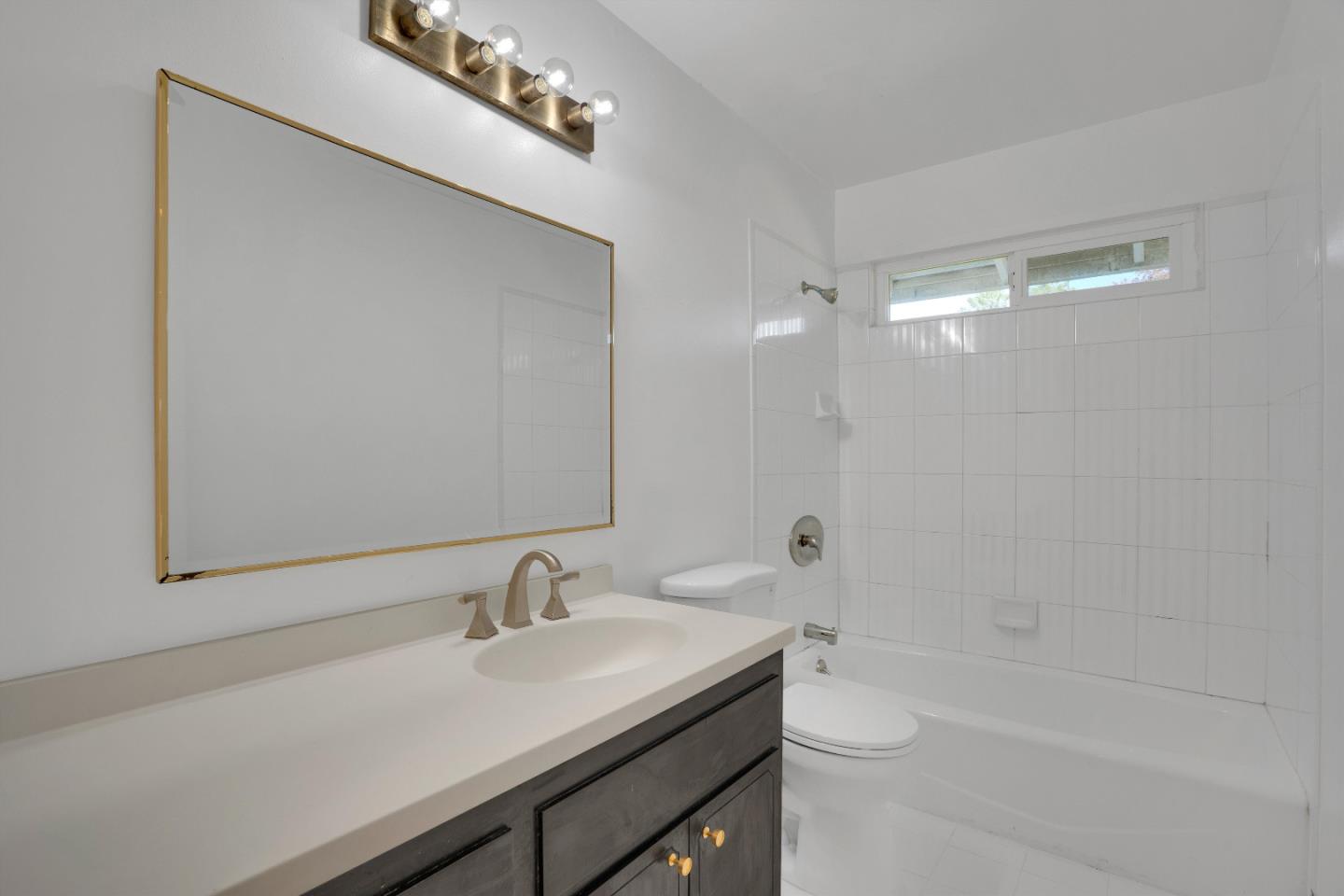 Detail Gallery Image 25 of 33 For 239 Sierra Ct, Martinez,  CA 94553 - 4 Beds | 2/1 Baths