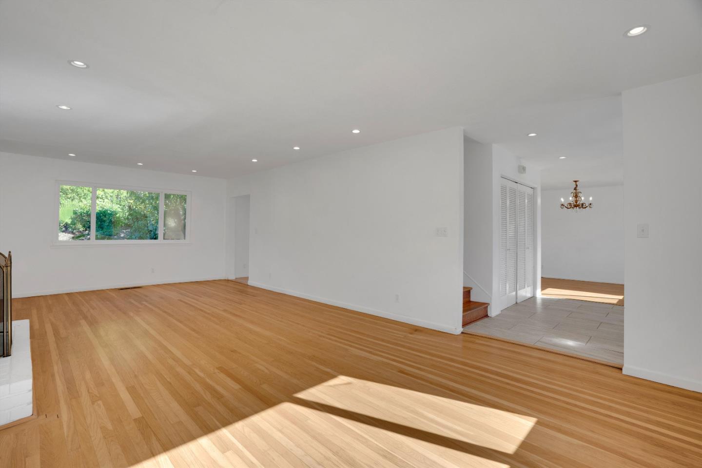 Detail Gallery Image 6 of 33 For 239 Sierra Ct, Martinez,  CA 94553 - 4 Beds | 2/1 Baths