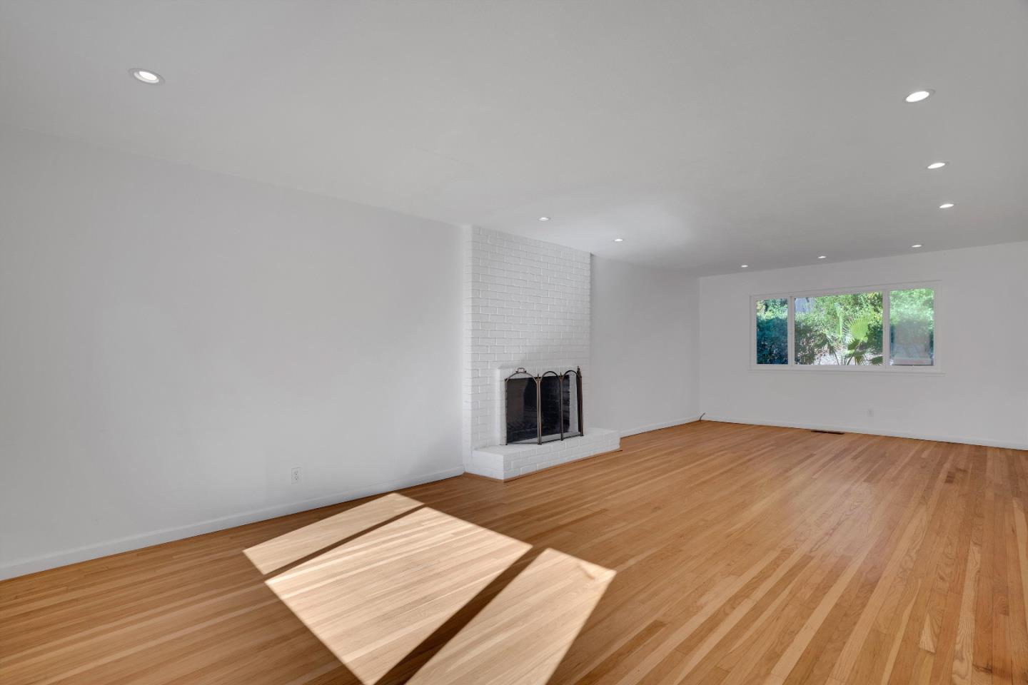 Detail Gallery Image 7 of 33 For 239 Sierra Ct, Martinez,  CA 94553 - 4 Beds | 2/1 Baths