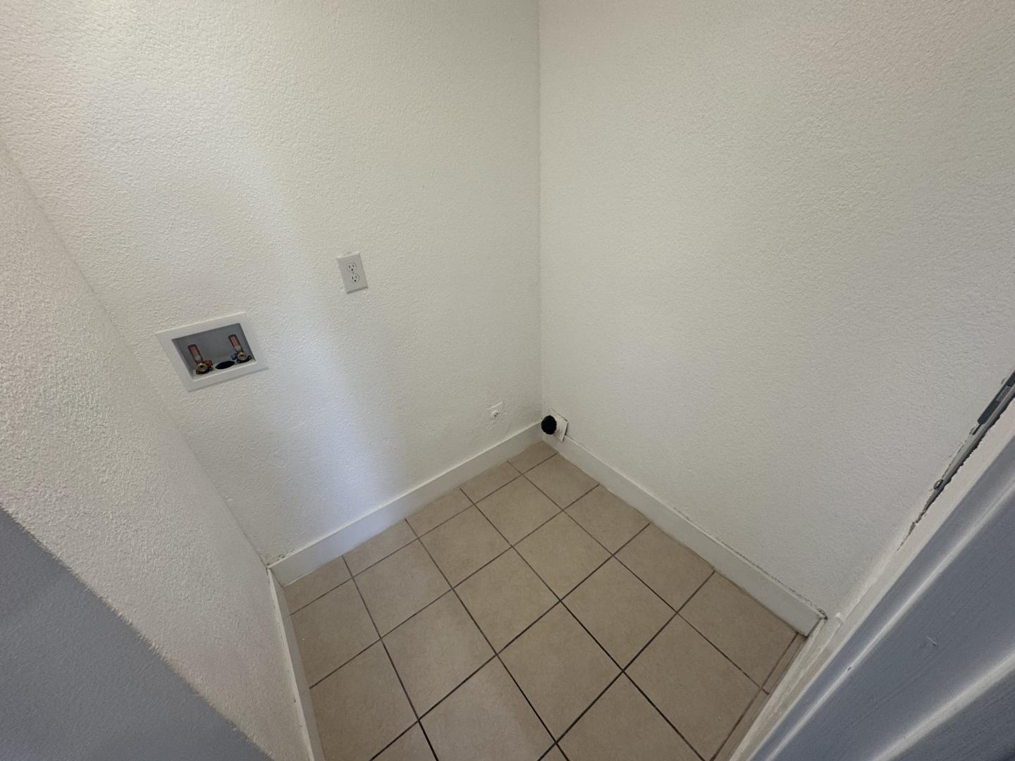 Detail Gallery Image 14 of 28 For 890 Rider Ave a,  Salinas,  CA 93905 - 2 Beds | 2 Baths