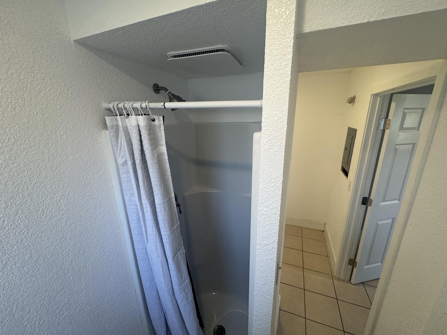 Detail Gallery Image 22 of 28 For 890 Rider Ave a,  Salinas,  CA 93905 - 2 Beds | 2 Baths