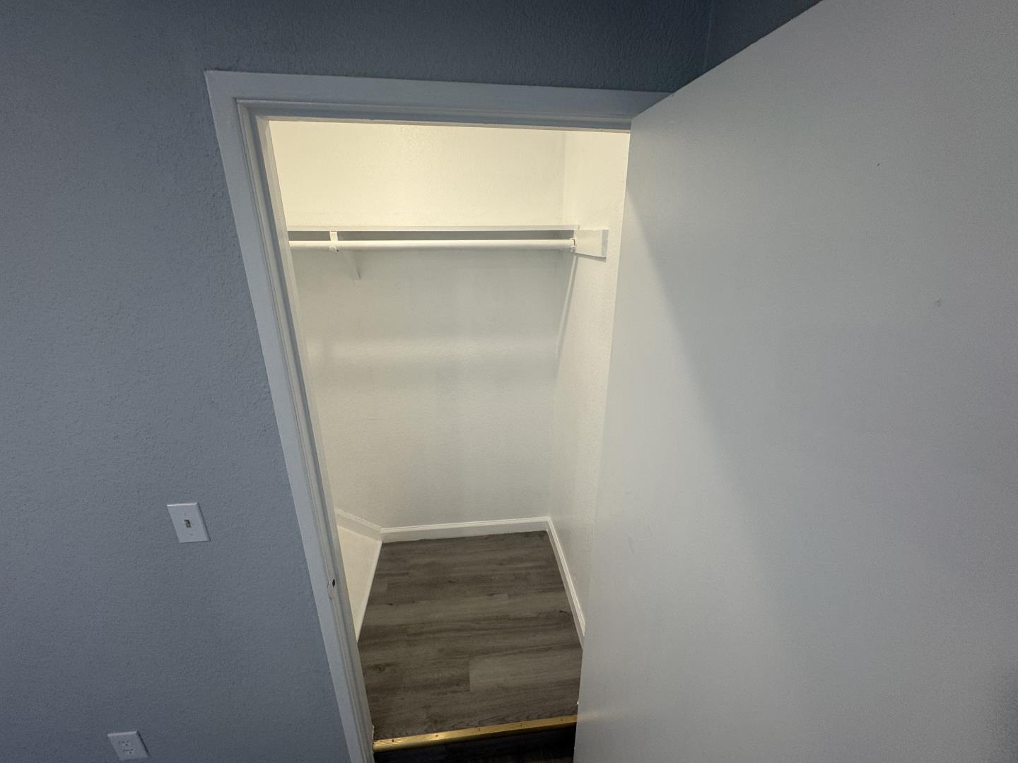 Detail Gallery Image 8 of 28 For 890 Rider Ave a,  Salinas,  CA 93905 - 2 Beds | 2 Baths