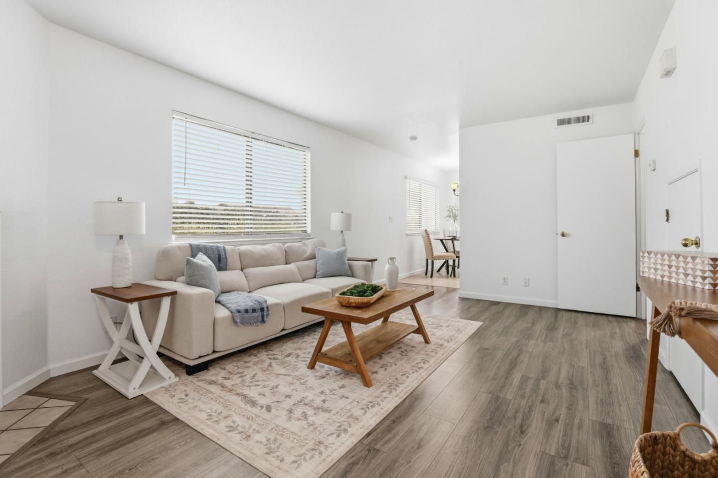 Detail Gallery Image 8 of 36 For 251 Gibson Dr #G52,  Hollister,  CA 95023 - 2 Beds | 1/1 Baths