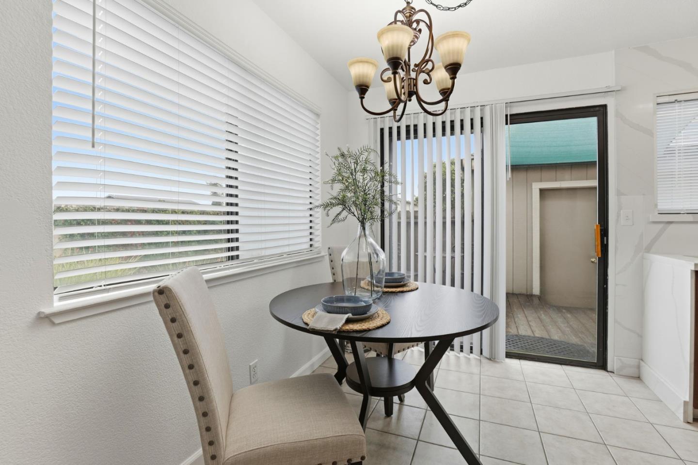 Detail Gallery Image 9 of 36 For 251 Gibson Dr #G52,  Hollister,  CA 95023 - 2 Beds | 1/1 Baths