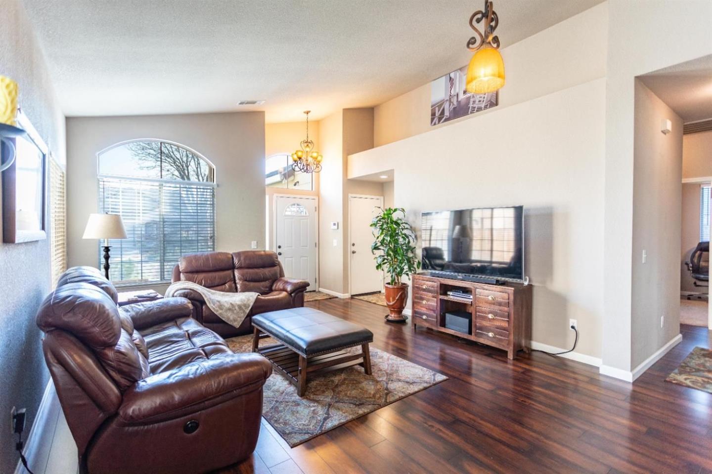 Front Image Thumbnail for ML82026027