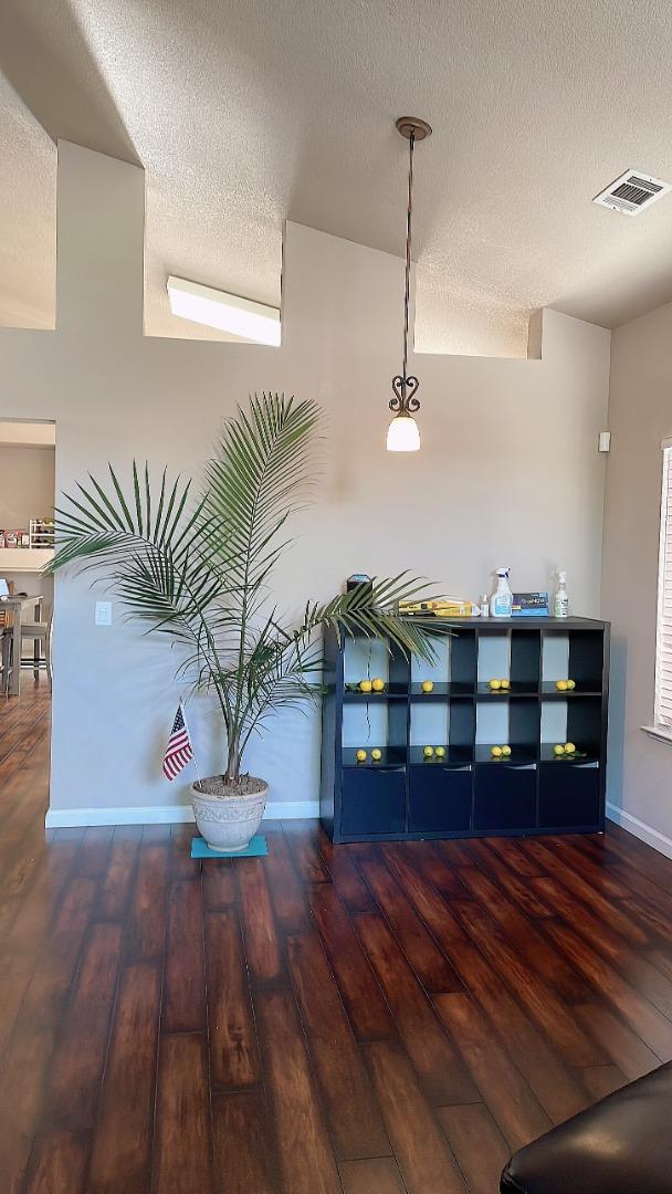 Detail Gallery Image 6 of 29 For 9316 Caulfield Dr, Elk Grove,  CA 95758 - 3 Beds | 1 Baths