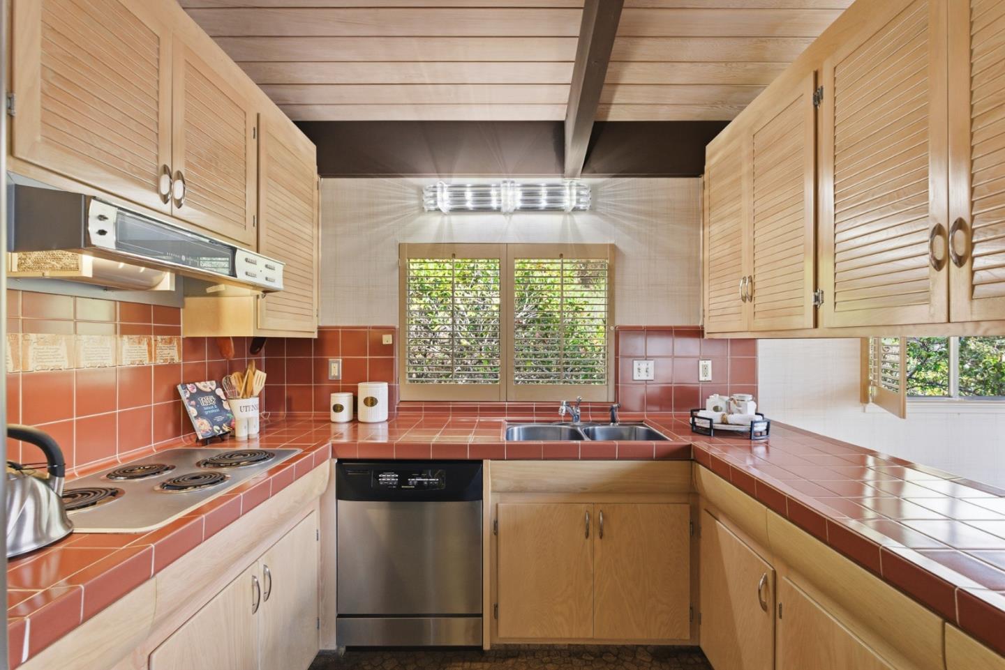 Detail Gallery Image 18 of 45 For 3104 Brittan Ave, San Carlos,  CA 94070 - 3 Beds | 2/1 Baths